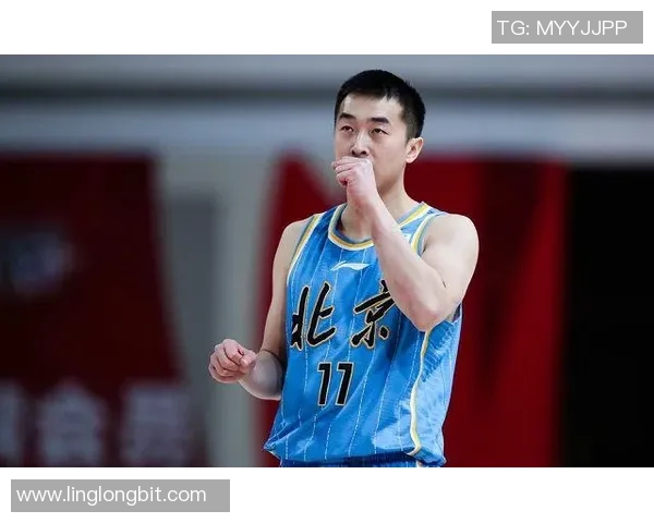 深圳篮球队在邀请赛中以75分稳居积分榜首位表现出色 深圳篮球队在邀请赛中以75分稳居积分榜首位表现出色